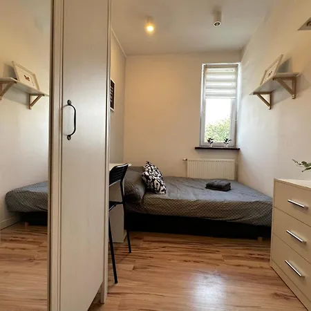 Privatunterkunft Walezy - Peaceful Retreat, 10 Minutes To Old Town & Seaside