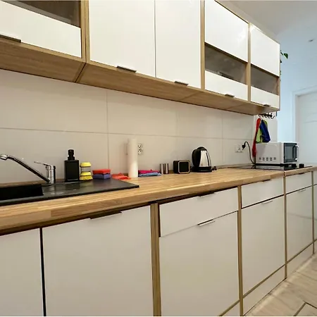 Walezy - Peaceful Retreat, 10 Minutes To Old Town & Seaside