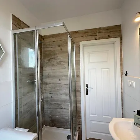 Walezy - Peaceful Retreat, 10 Minutes To Old Town & Seaside