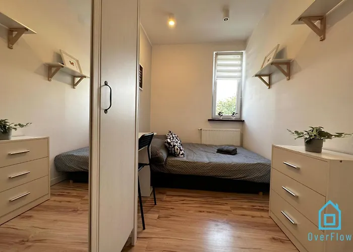 Rum i privatbostad Walezy - Peaceful Retreat, 10 Minutes To Old Town & Seaside