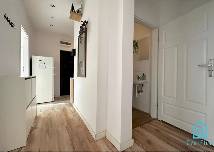 Walezy - Peaceful Retreat, 10 Minutes To Old Town & Seaside Homestay Gdansk